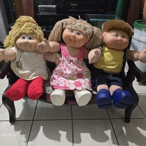 16" - 18" Cabbage Patch Kids Collectible w/ Free Doll Sofa Bench